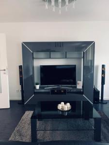 Televisyen dan/atau pusat hiburan di Apartment mit Penthouse Charakter in Dresden