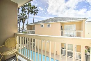 een balkon met uitzicht op een huis bij South Padre Island Getaway - Newly Renovated! in South Padre Island