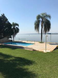 Bazén v ubytování Casa de campo inteira de frente pra Represa Avaré nebo v jeho okolí