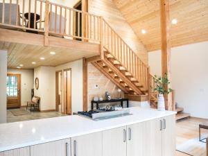 Φωτογραφία από το άλμπουμ του Church Mountain View Chalet σε Glacier