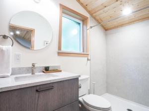 Ένα μπάνιο στο Church Mountain View Chalet +27 φωτογραφίες