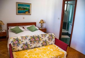 Postel nebo postele na pokoji v ubytování Apartments Lile by the sea, Čelina Zavode