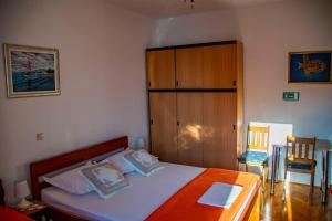 Postel nebo postele na pokoji v ubytování Apartments Lile by the sea, Čelina Zavode