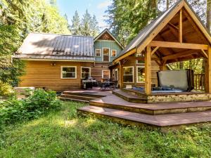 a cabin with a deck and a tv on a house at Heliotrope Haus in Glacier