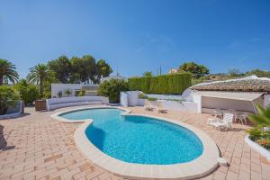 Bazén v ubytování Villa Mas Blanc - PlusHolidays nebo v jeho okolí