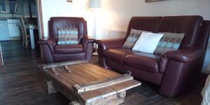 Posedenie v ubytovaní Charming 2-Bed Cottage within Barn in Merinchal