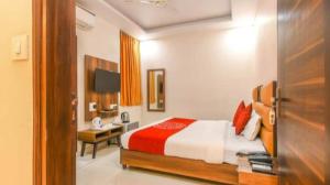 Postel nebo postele na pokoji v ubytování Hotel Roma Deluxe - New Delhi Railway Station