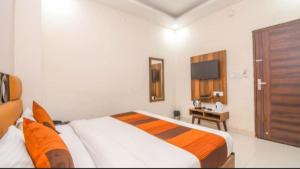 Postel nebo postele na pokoji v ubytování Hotel Roma Deluxe - New Delhi Railway Station