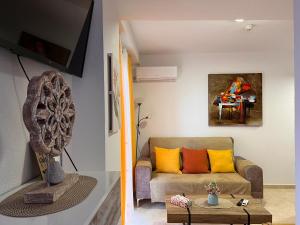 a living room with a couch and a table at Estudios Costavigía Mazagón by Ramona in Mazagón