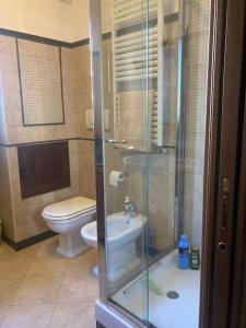 Koupelna v ubytování Delizioso appartamento in villa tra mare e città