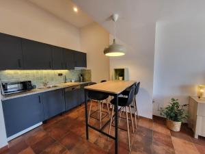 A kitchen or kitchenette at Sierra Nevada Gala Bike CAR