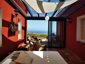 a bedroom with a bed and a view of the ocean at CASA ISA, ideal para descansar. in Santa Cruz de la Palma