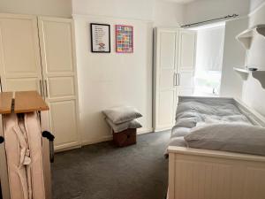 a bedroom with a bed and a window at Lovely 2 bed Hampstead Apartment in London