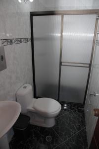 a bathroom with a toilet and a shower and a sink at Apartamento en Envigado in Envigado