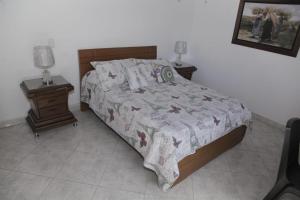 a bedroom with a bed and two night stands with lamps at Apartamento en Envigado in Envigado