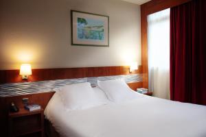 Letto o letti in una camera di Hôtel & Résidence Octel