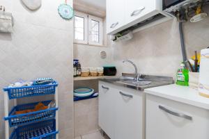 A kitchen or kitchenette at Acquamarina