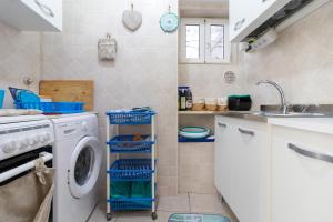 A kitchen or kitchenette at Acquamarina