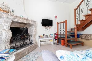 A television and/or entertainment centre at Acquamarina