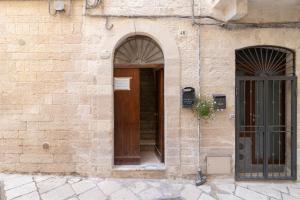 The facade or entrance of Acquamarina