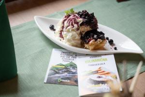Makanan di atau berdekatan hotel
