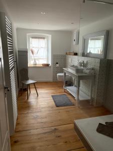 a bathroom with a sink and a toilet in a room at Residenz Moselliebe in Traben-Trarbach