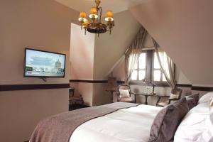 Ένα ή περισσότερα κρεβάτια σε δωμάτιο στο Hotel Boutique Castillo Rojo +99 φωτογραφίες