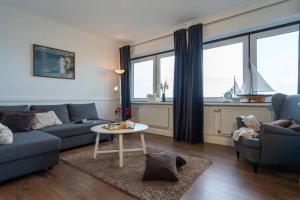Posezení v ubytování Strandhotel-Heiligenhafen-Wohnung-120-Wellenreiter-Typ-II