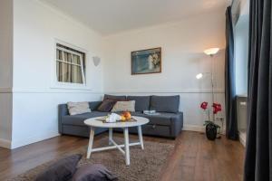 Posezení v ubytování Strandhotel-Heiligenhafen-Wohnung-120-Wellenreiter-Typ-II