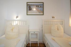 Postel nebo postele na pokoji v ubytování Strandhotel-Heiligenhafen-Wohnung-120-Wellenreiter-Typ-II