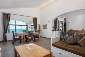 Posezení v ubytování Villa Jaconne - PlusHolidays + 37 fotografií
