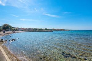 Zdjęcie z galerii obiektu Holiday Home Vir 17694 w mieście Vir