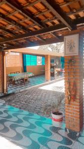 Hồ bơi trong/gần Chalé Bem Brasil