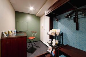 a room with a classroom with a podium and a board at BOOK HOTEL 神保町 in Tokyo