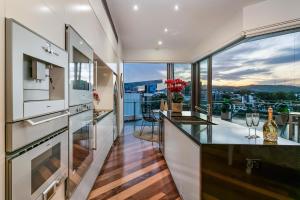 Køkken eller tekøkken på Stunning Waterfront Penthouse 3 or 4 Bedrooms + 24 billeder