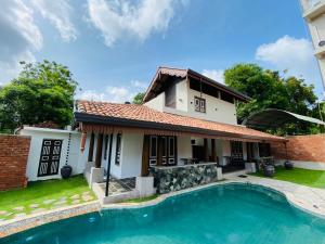 Πισίνα στο ή κοντά στο Thaprobana Villa Tangalle - Private Villa