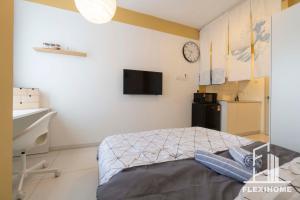 KLIA-KLIA 2, Comfy Studio, Horizon Suites Sepang-Dengkil by Flexihome-MY的电视和/或娱乐中心