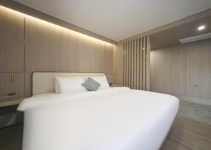 Llit o llits en una habitació de H Avenue Hwamyeong