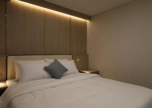 Llit o llits en una habitació de H Avenue Hwamyeong