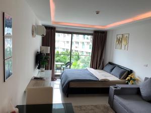 Postel nebo postele na pokoji v ubytování Laguna beach condo resort 3 maldives pattaya pool view ลากูน่า บีช คอนโด รีสอร์ต 3 พัทยา