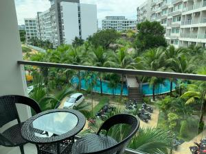 Bazén v ubytování Laguna beach condo resort 3 maldives pattaya pool view ลากูน่า บีช คอนโด รีสอร์ต 3 พัทยา nebo v jeho okolí
