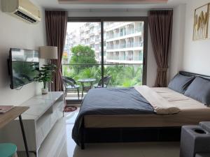 Postel nebo postele na pokoji v ubytování Laguna beach condo resort 3 maldives pattaya pool view ลากูน่า บีช คอนโด รีสอร์ต 3 พัทยา