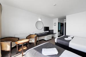 Postel nebo postele na pokoji v ubytování Scamander Beach Resort