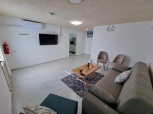 a living room with a couch and a table at צימר נתיב המעיין in Ein Kinya