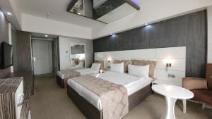 Postel nebo postele na pokoji v ubytování MOX Hotel Wellness & Spa
