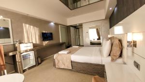 Postel nebo postele na pokoji v ubytování MOX Hotel Wellness & Spa