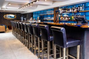 Salon ili bar u objektu Theory Hotel