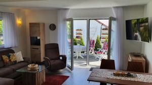 a living room with a couch and a table at Ferienwohnungen "Godewind", Appartements mit Balkon oder Terrasse in Zinnowitz