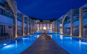 Imagen de la galería de Cavo di Suites, en Kalamaki