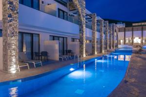 Imagen de la galería de Cavo di Suites, en Kalamaki 35 fotos más